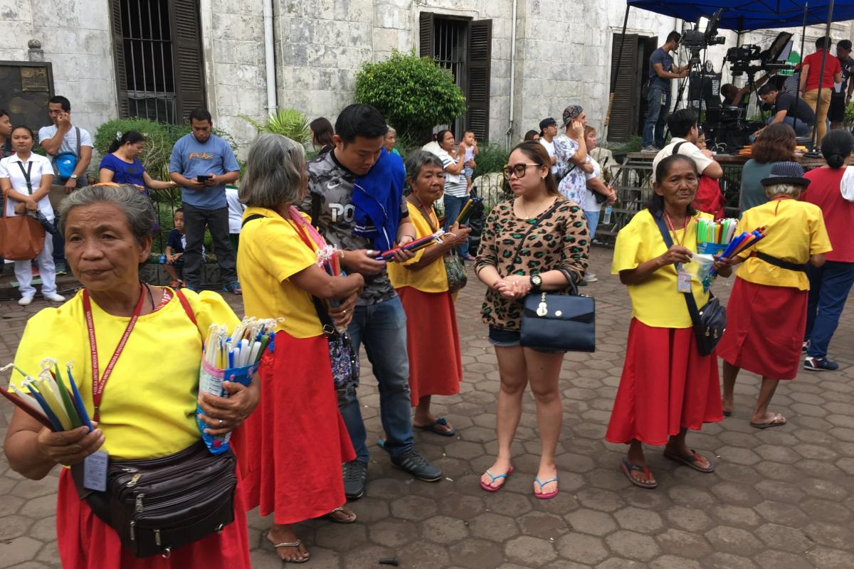 Tig Sinulog tinderas are women who sell candles and, on request, pray vocally and by dancing for the intentions of visitors.