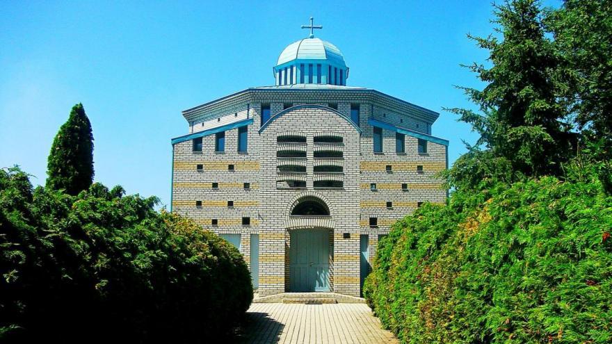 The Greek Catholic Church in Hajdúszoboszló, consecrated in 1994, carefully combines modern and Byzantine architectural traditions.