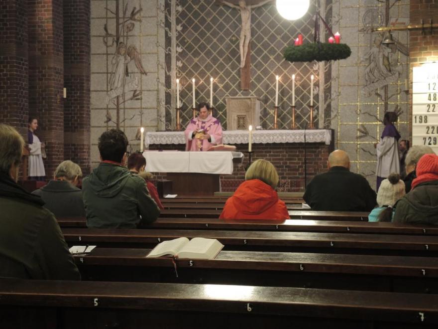 Communicants at the early Mass at St. Martin church, Kaulsdorf, Berlin.