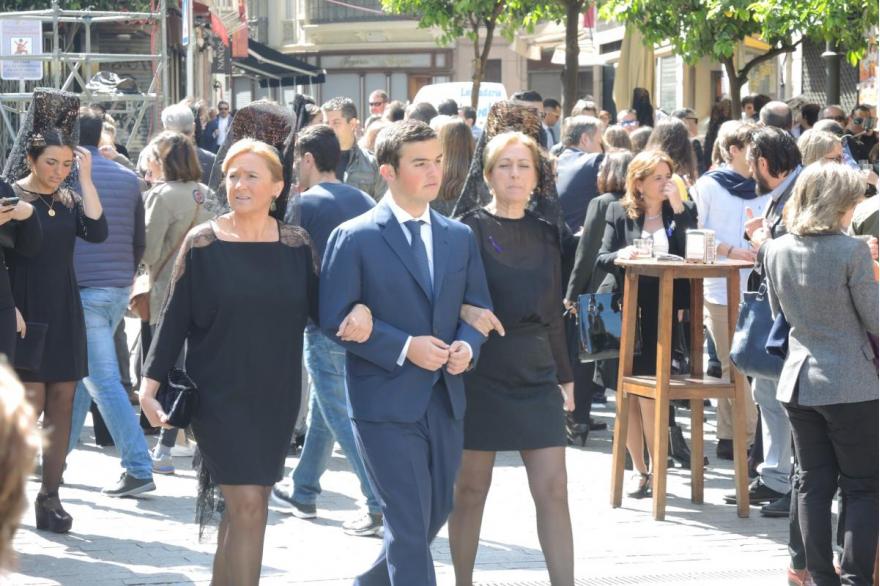 Spaniards dress finely for the processions on Palm Sunday and Holy Thursday. Some Sevillians have been reviving the tradition of wearing black and mantillas on Holy Thursday.