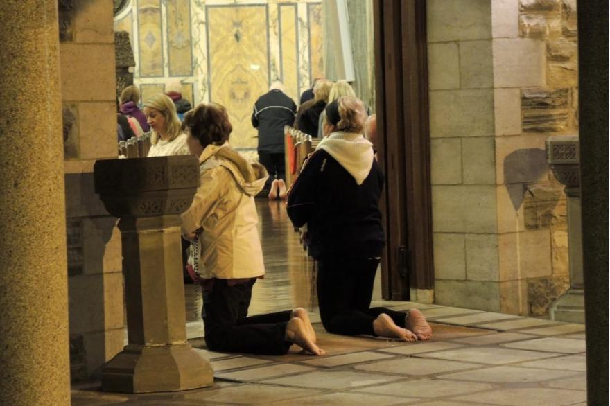 Acciones penitenciales en la Basílica del Purgatorio de San Patricio · Catholics & Cultures