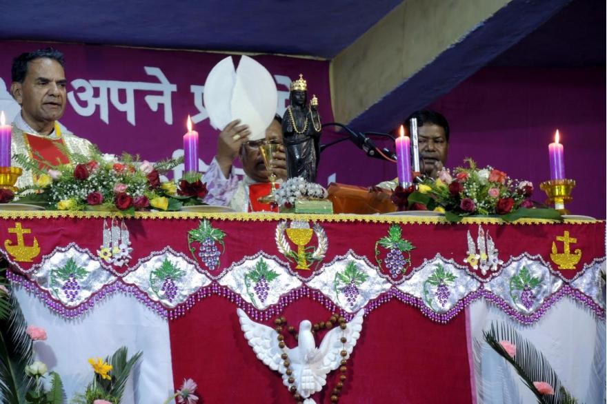 Eucharistic liturgy for Dhori Mata is celebrated by Hazaribag Bishop Anand Jojo.