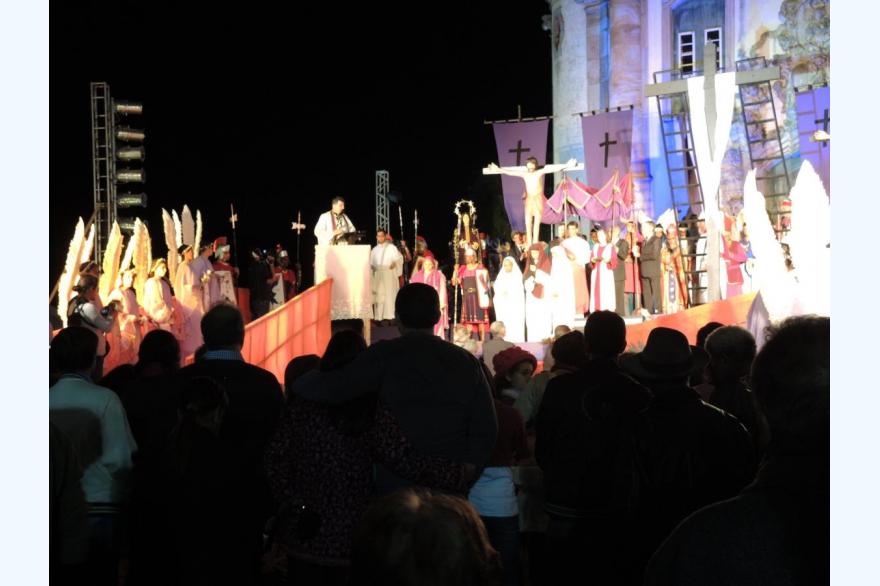 Preaching after the deposition from the cross as part of Ouro Preto's Good Friday services.