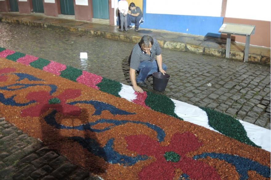 Creating a tapete of sawdust in the late night hours before the Easter procession.